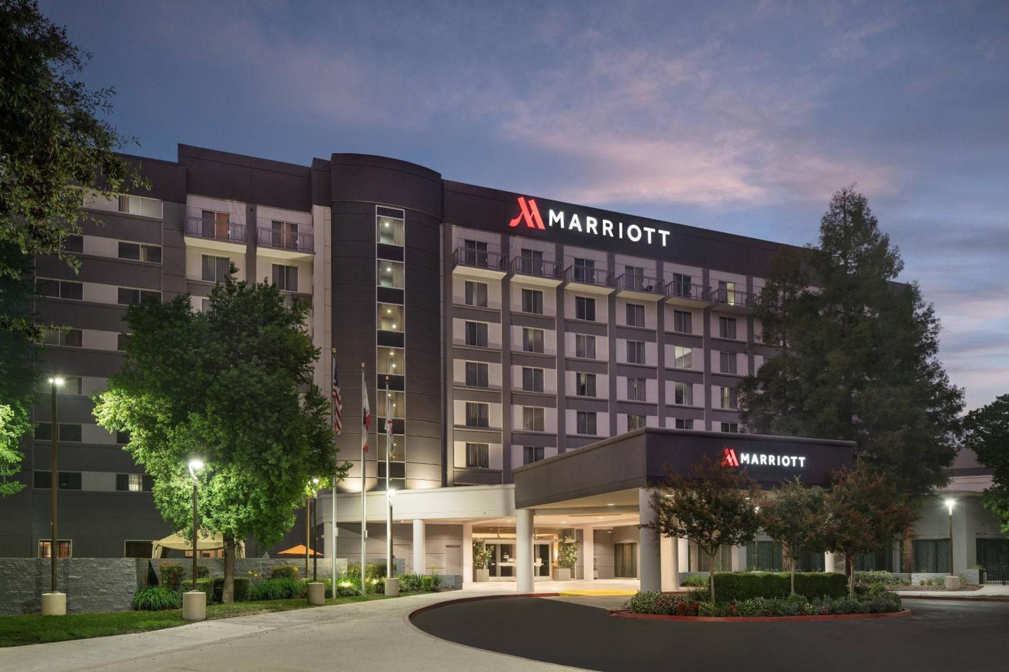 ไวเซเลีย แมริออท แอท เดอะ คอนเวนชั่น เซ็นเตอร์ Hotel ภายนอก รูปภาพ