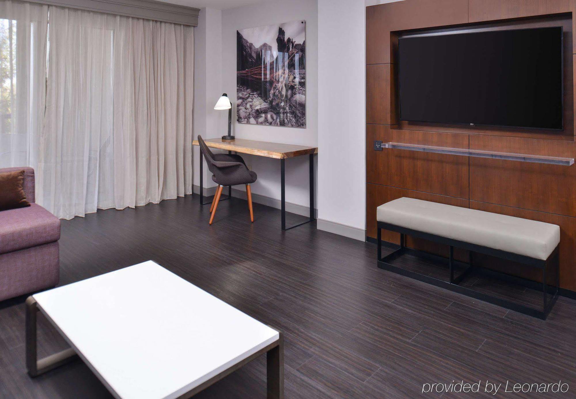 ไวเซเลีย แมริออท แอท เดอะ คอนเวนชั่น เซ็นเตอร์ Hotel ภายนอก รูปภาพ
