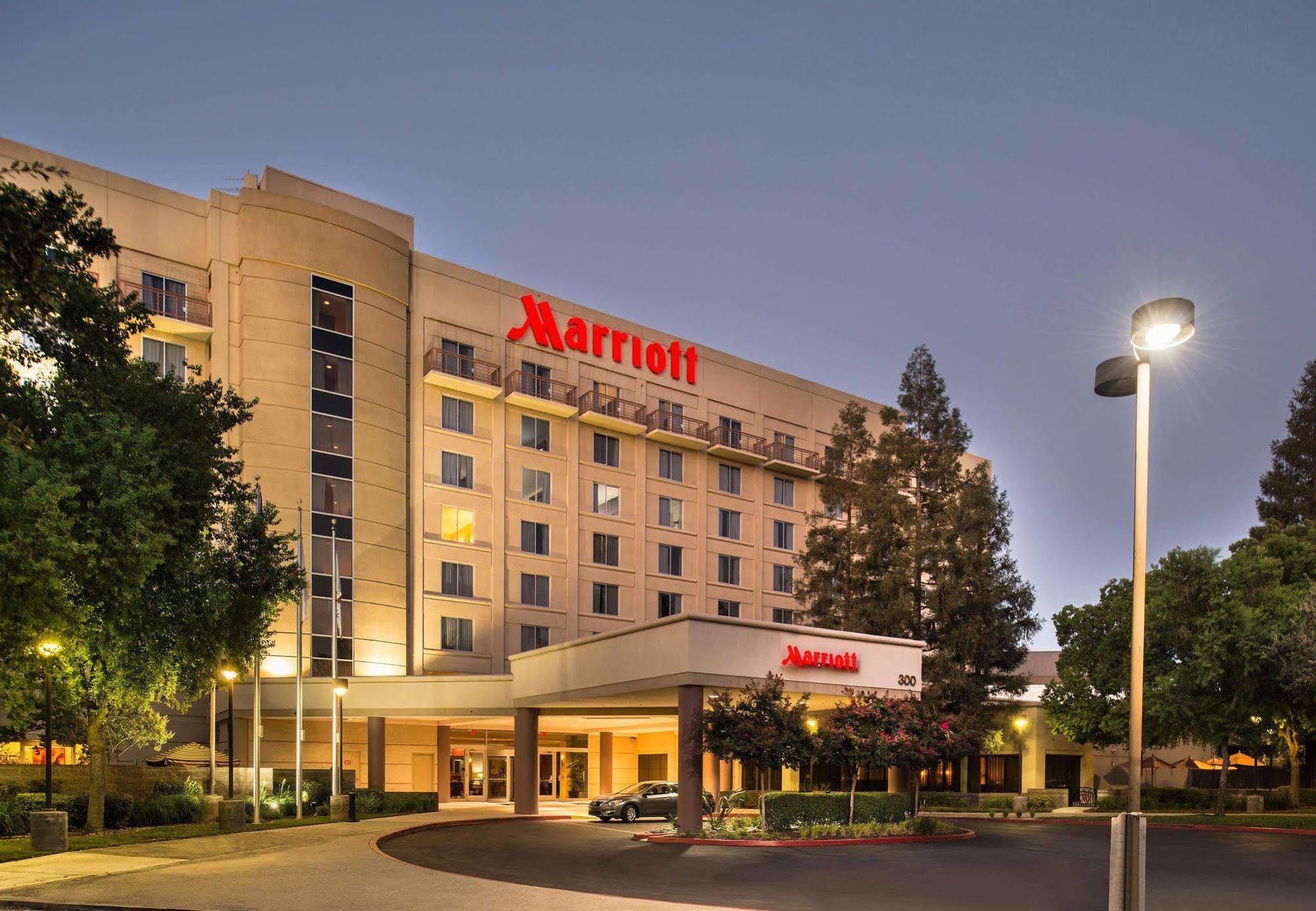 ไวเซเลีย แมริออท แอท เดอะ คอนเวนชั่น เซ็นเตอร์ Hotel ภายนอก รูปภาพ