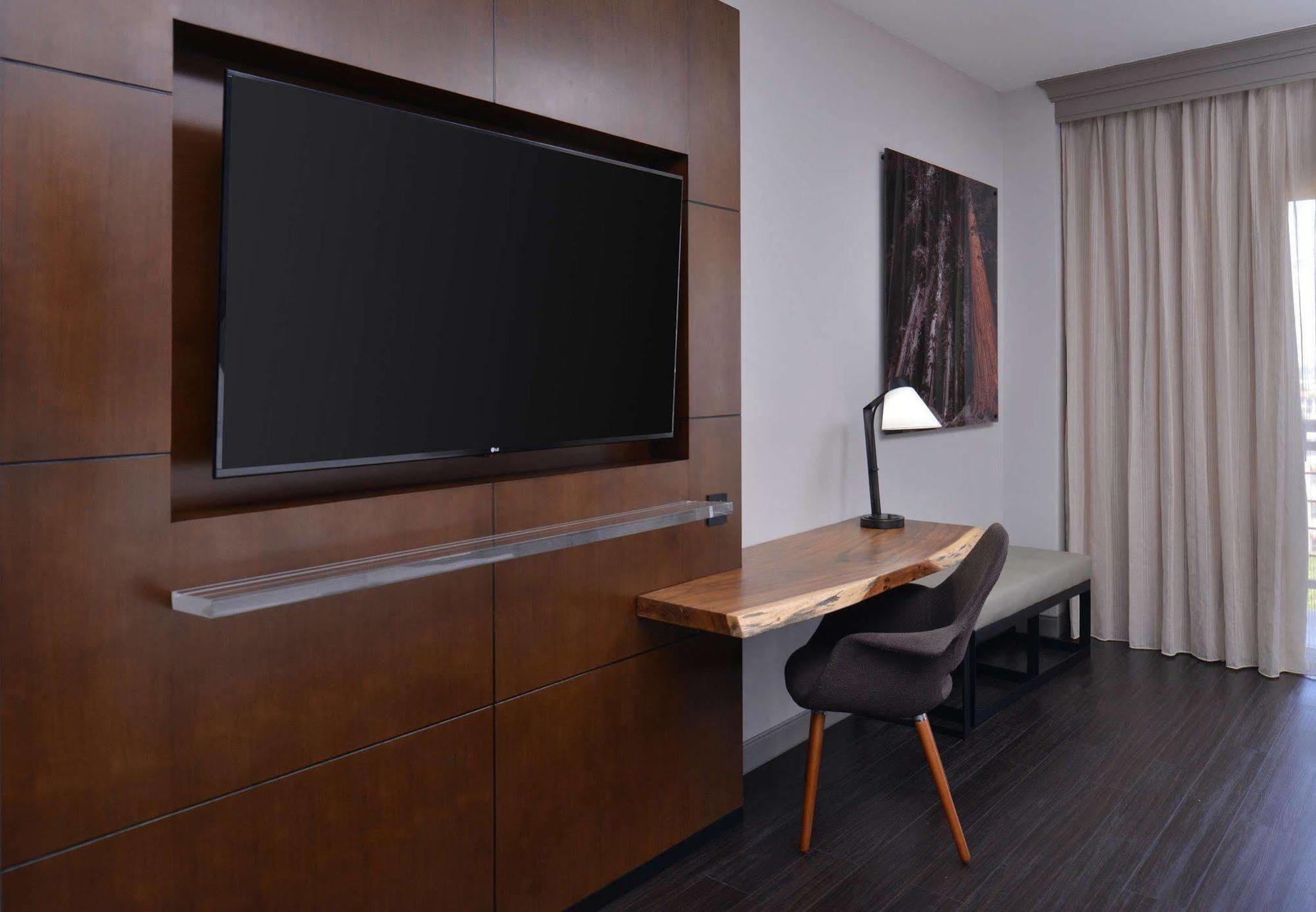 ไวเซเลีย แมริออท แอท เดอะ คอนเวนชั่น เซ็นเตอร์ Hotel ภายนอก รูปภาพ